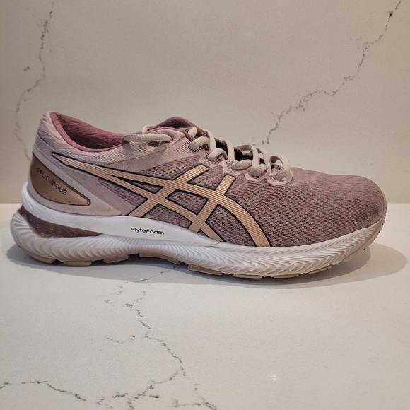 Asics Gel-Nimbus 22 Running shoes - Women's size 9. - Picture 4 of 10